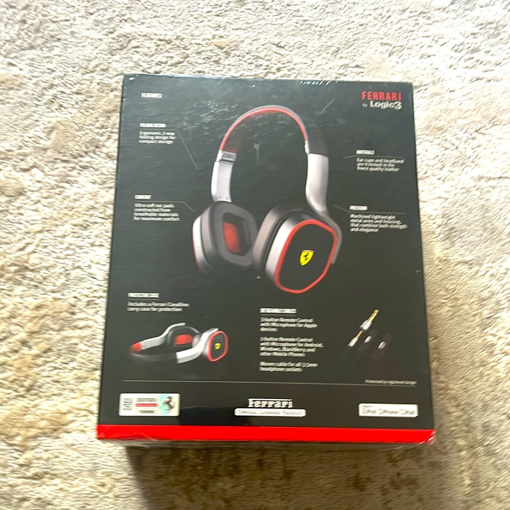 Ferrari headphones R200 - Picture 3 of 5